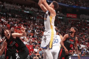 爱游戏官方网站-库里连续三场比赛得分超过险胜，热火不断突破！-爱游戏官方网站